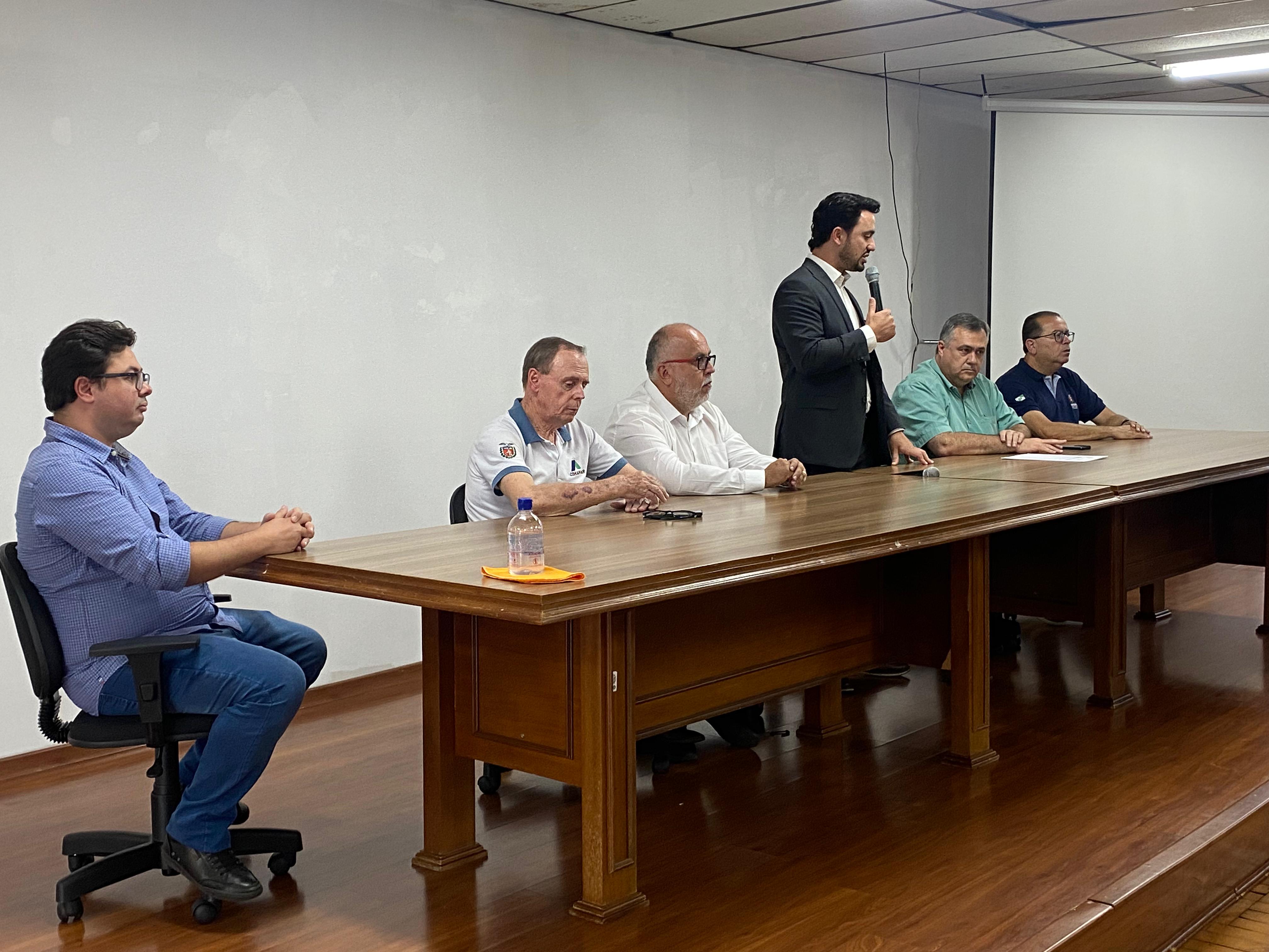 Beto Preto e Rodolfo Mota anunciam R$ 5 mi para asfalto em Apucarana