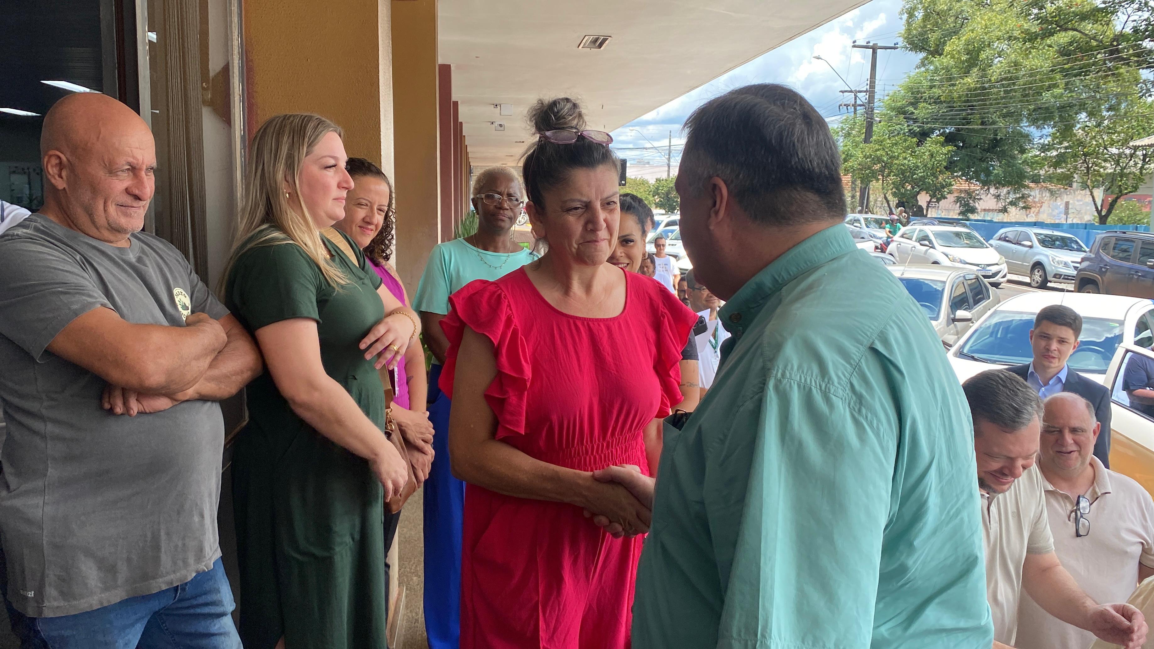 Beto Preto e Rodolfo Mota anunciam R$ 5 mi para asfalto em Apucarana