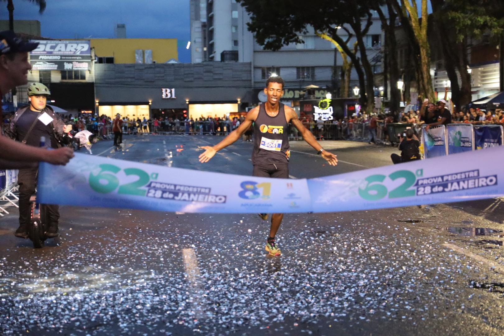 Tanzaniano Joseph Panga vence 10 km da Prova 28; fotos dos campeões