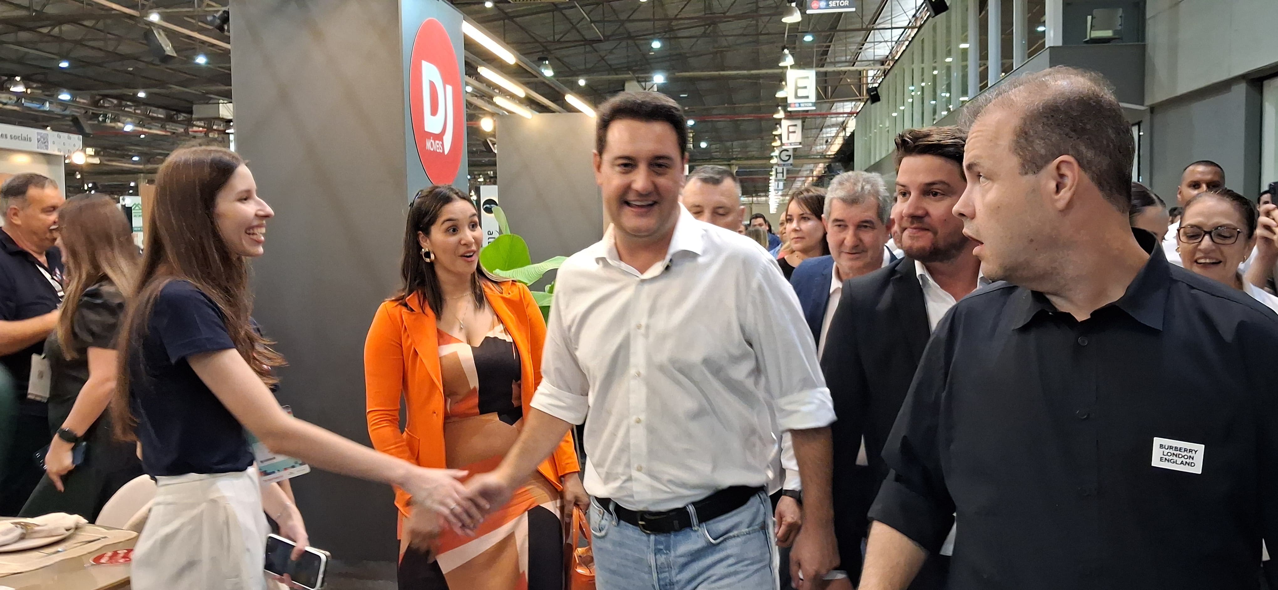 Governador Ratinho Junior visita a Movelpar em Arapongas