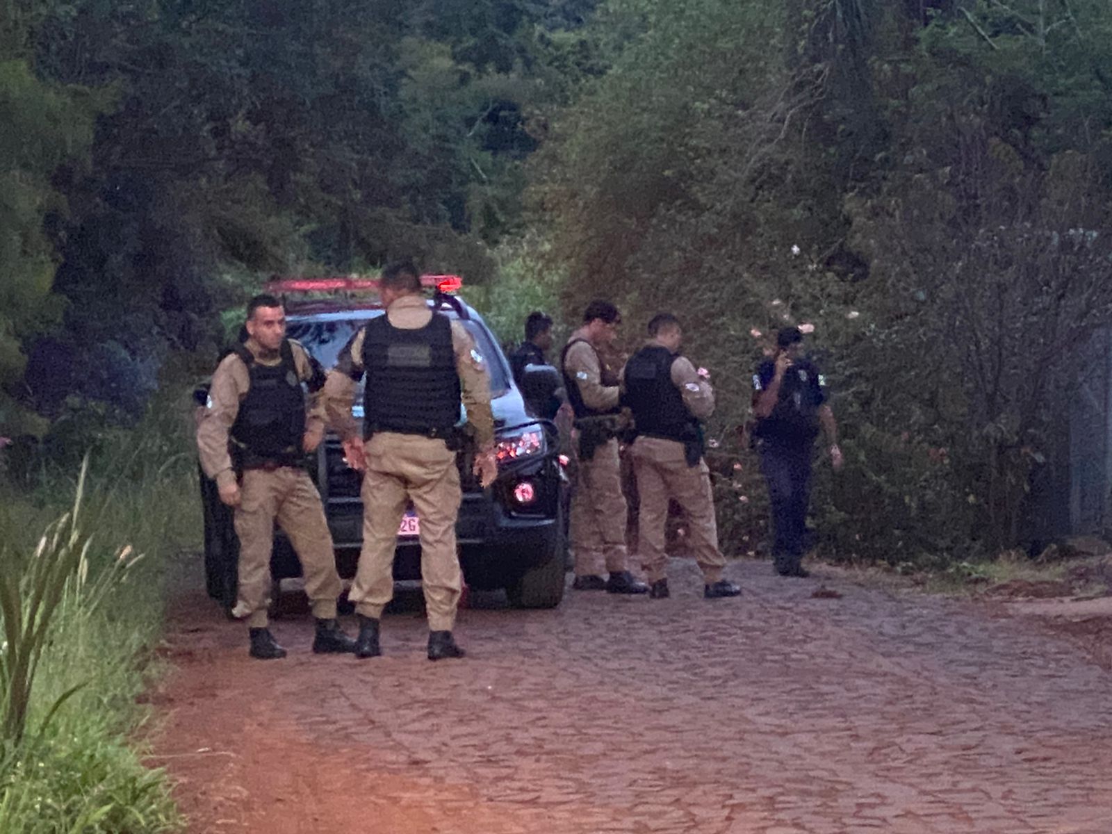 Homem assassina mulher e é morto a tiros após confronto em Apucarana