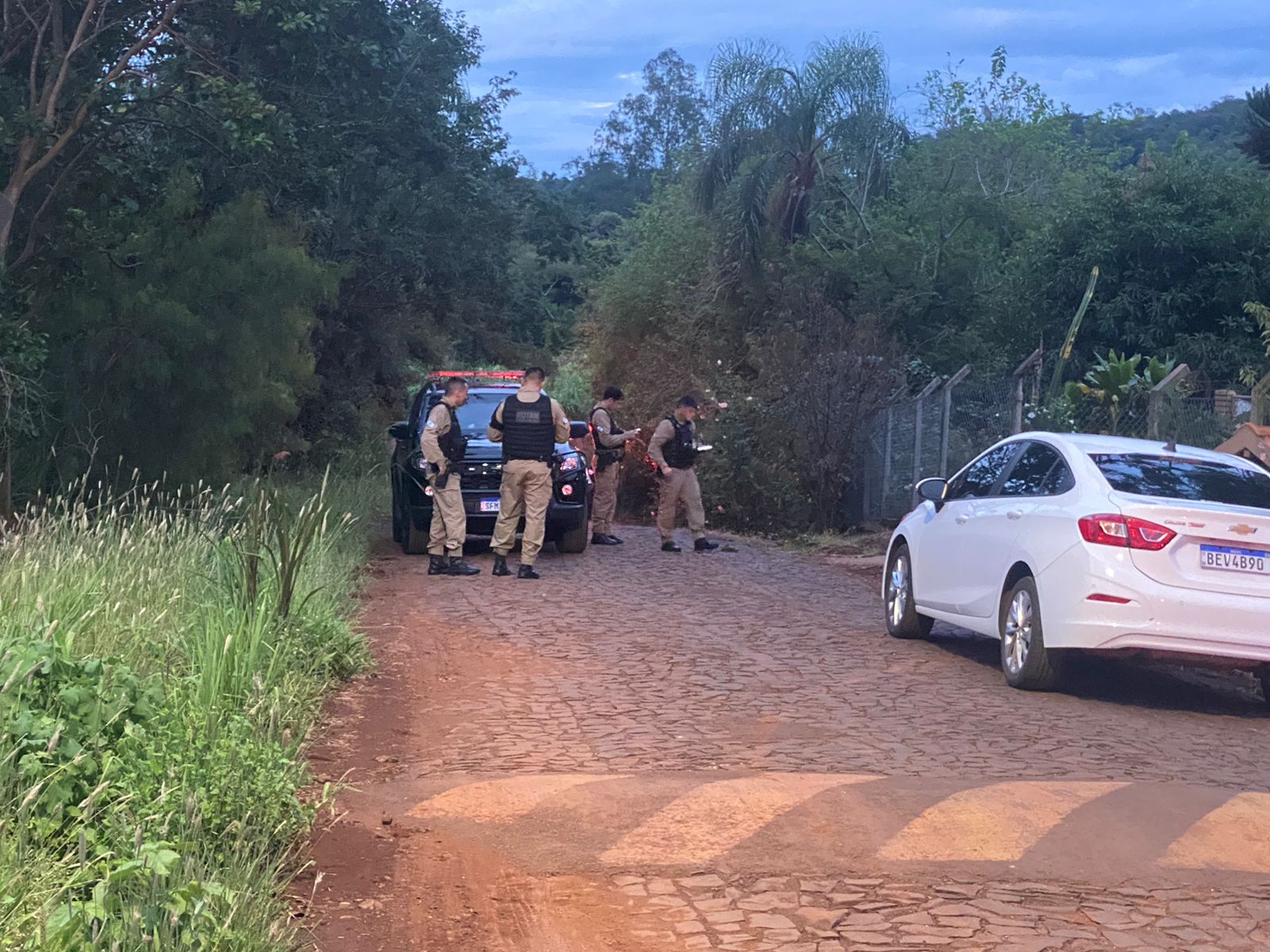 Homem assassina mulher e é morto a tiros após confronto em Apucarana