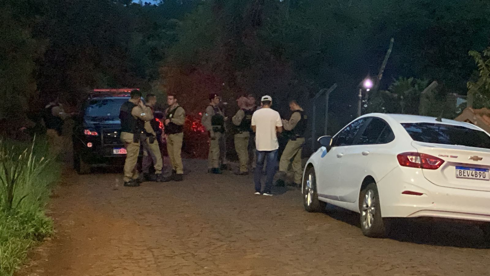 Homem assassina mulher e é morto a tiros após confronto em Apucarana