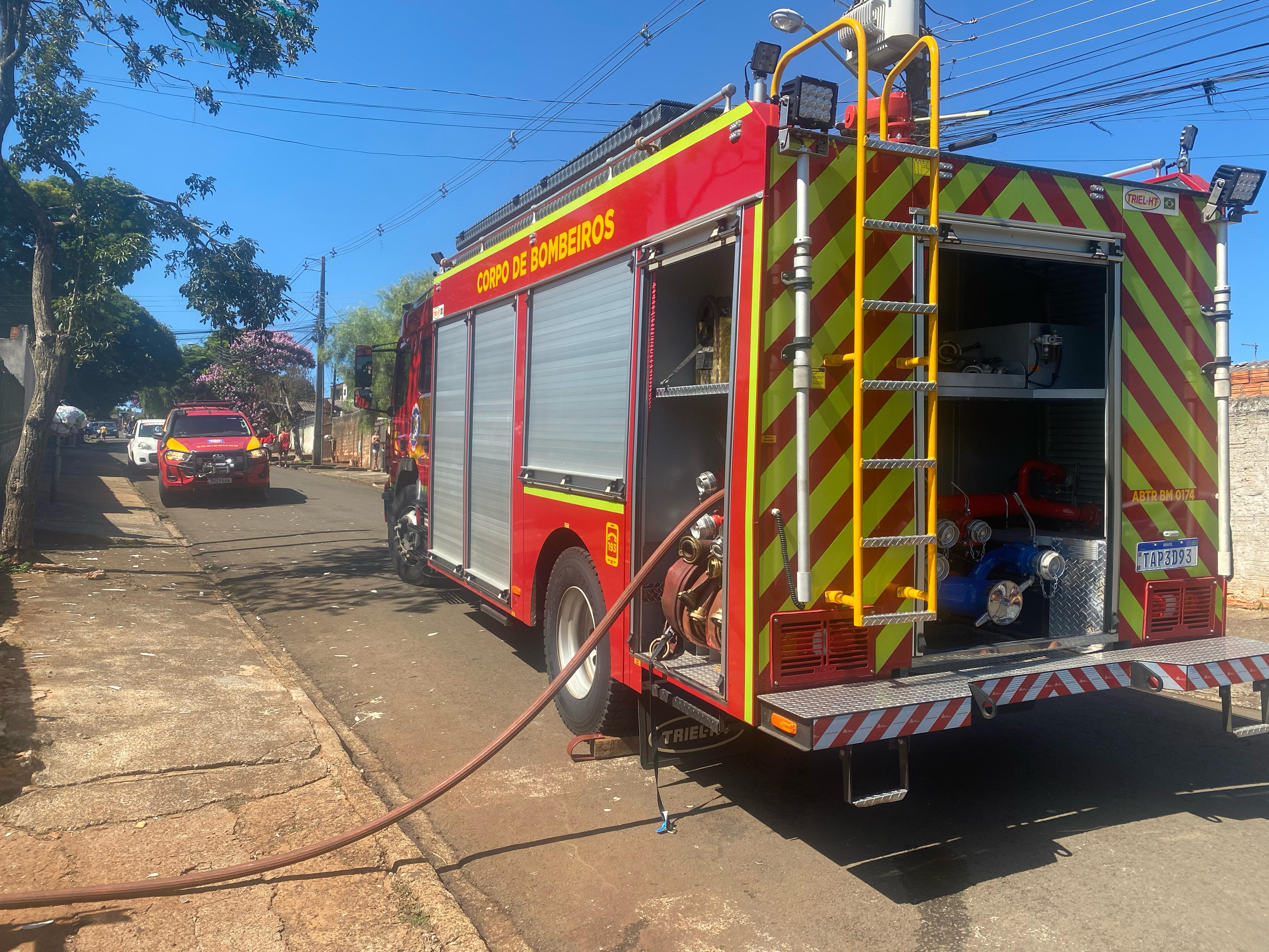 Incêndio atinge residência no Marcos Freire em Apucarana; veja