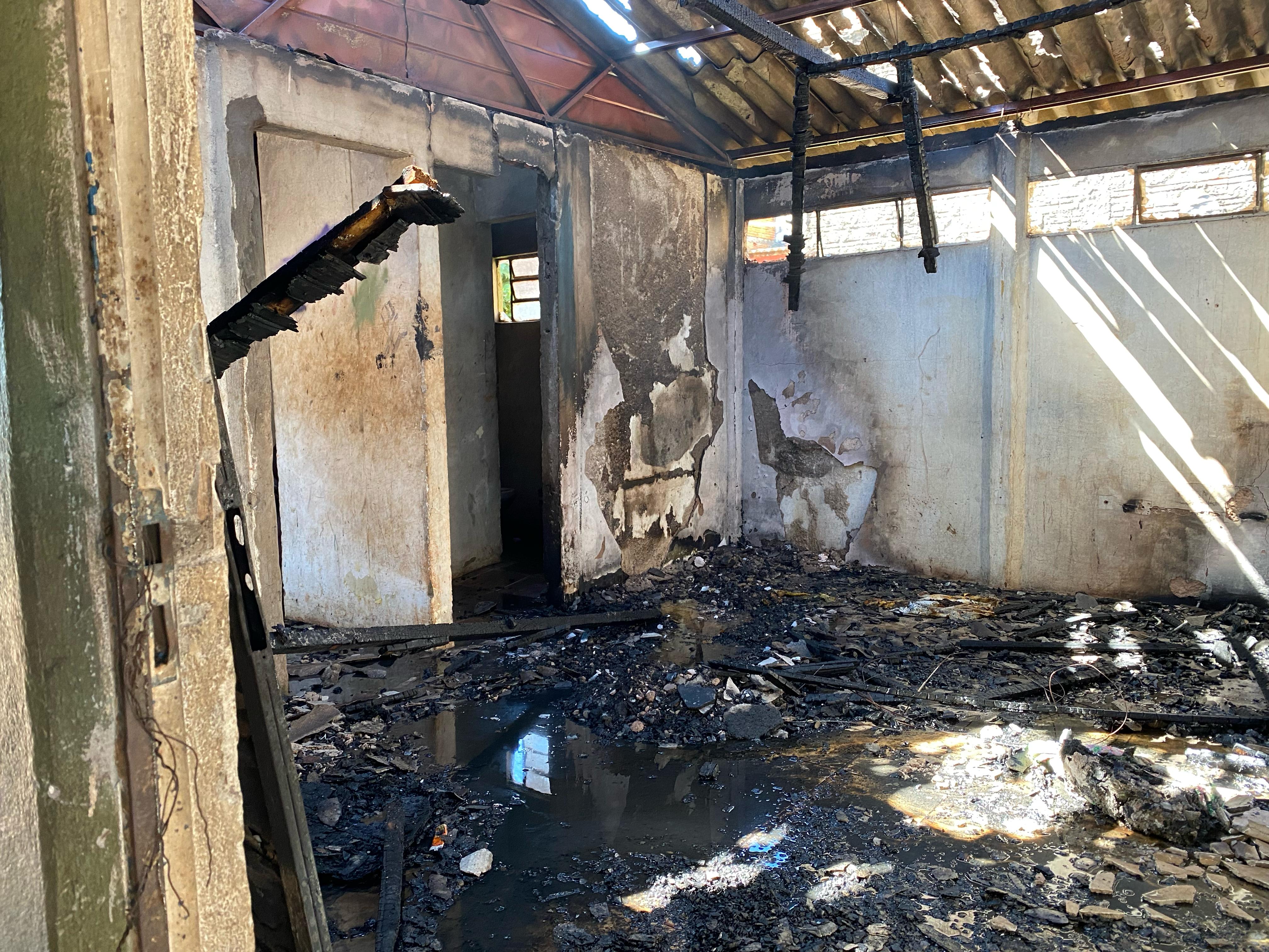 Incêndio atinge residência no Marcos Freire em Apucarana; veja