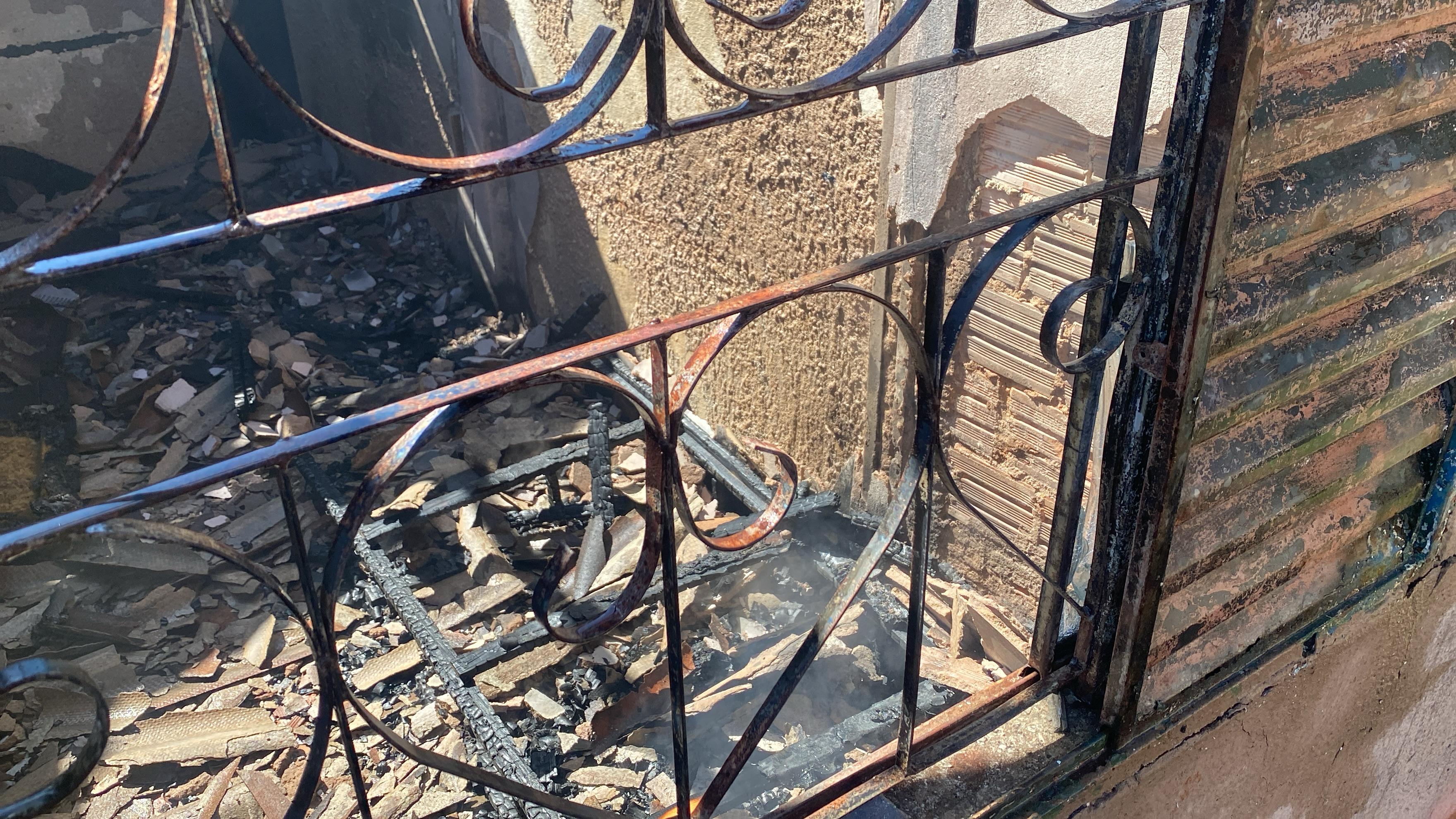 Incêndio atinge residência no Marcos Freire em Apucarana; veja