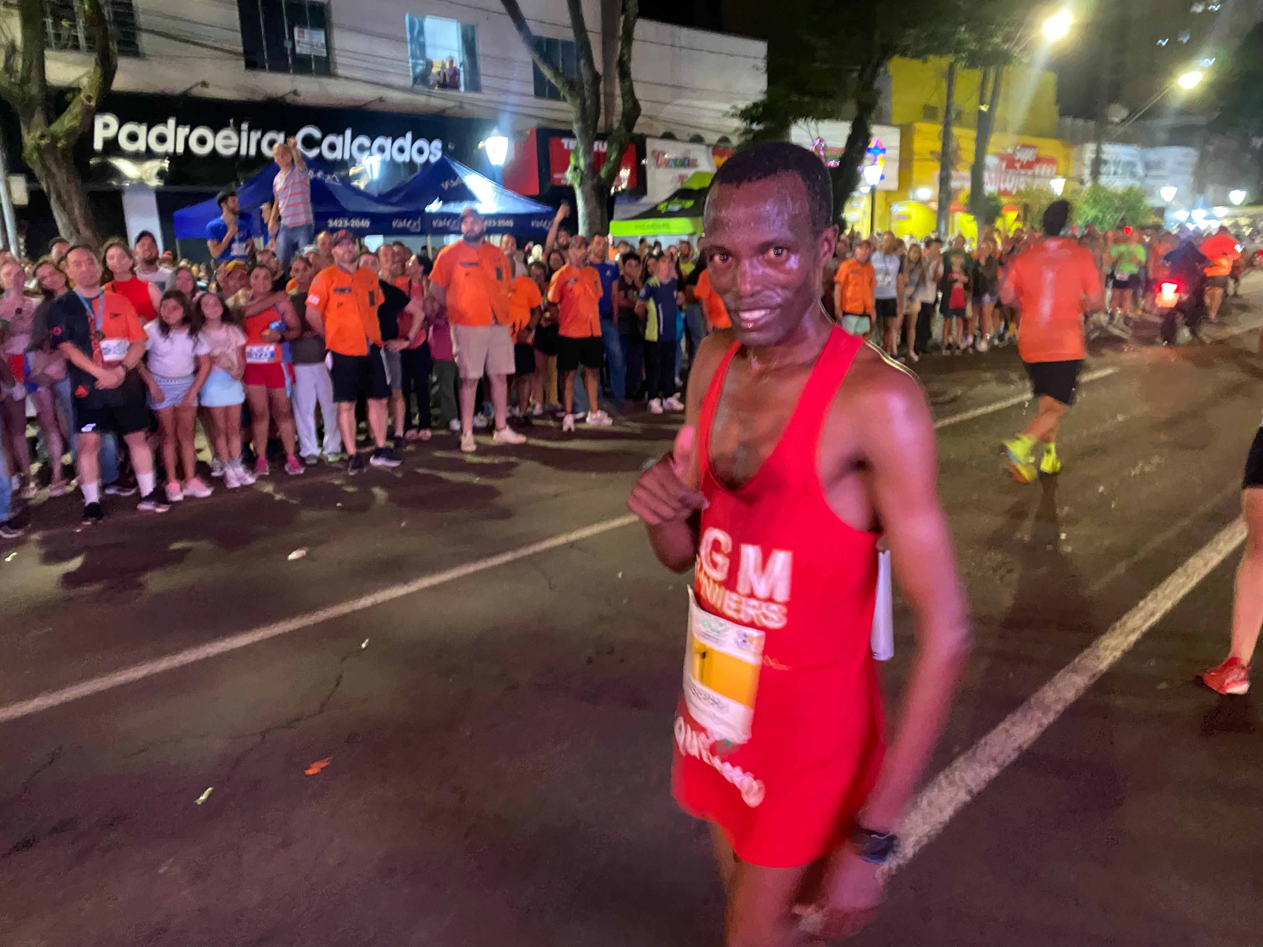 Joseph Panga, da Tanzânia, foi o grande campeão dos 10 km da Prova 28 de Janeiro