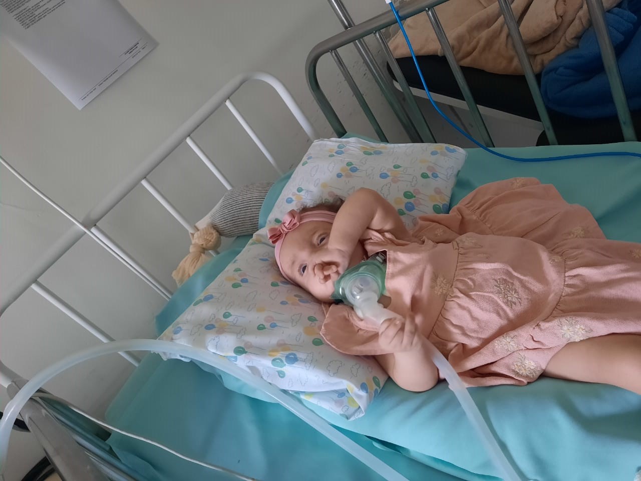 Mãe registra BO para garantir oxigênio para bebê com doença rara