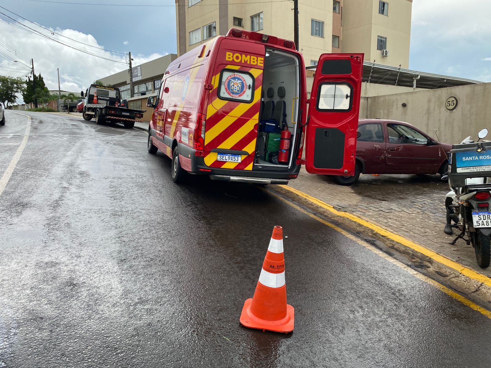 Motociclista tem suspeita de fratura após acidente em Apucarana