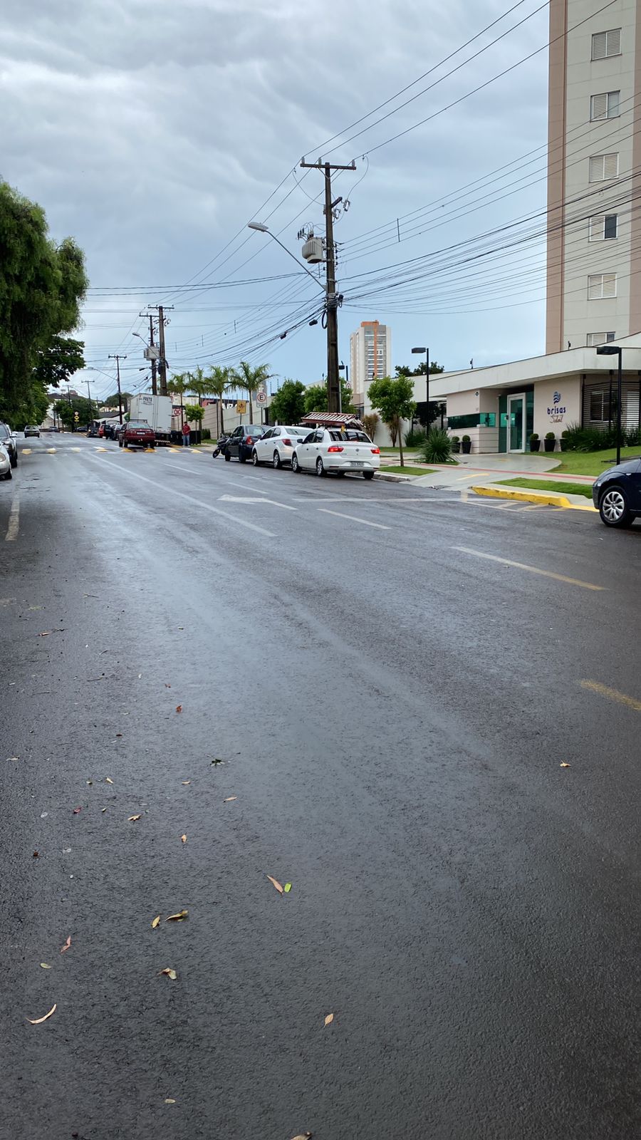 Motociclista tem suspeita de fratura após acidente em Apucarana