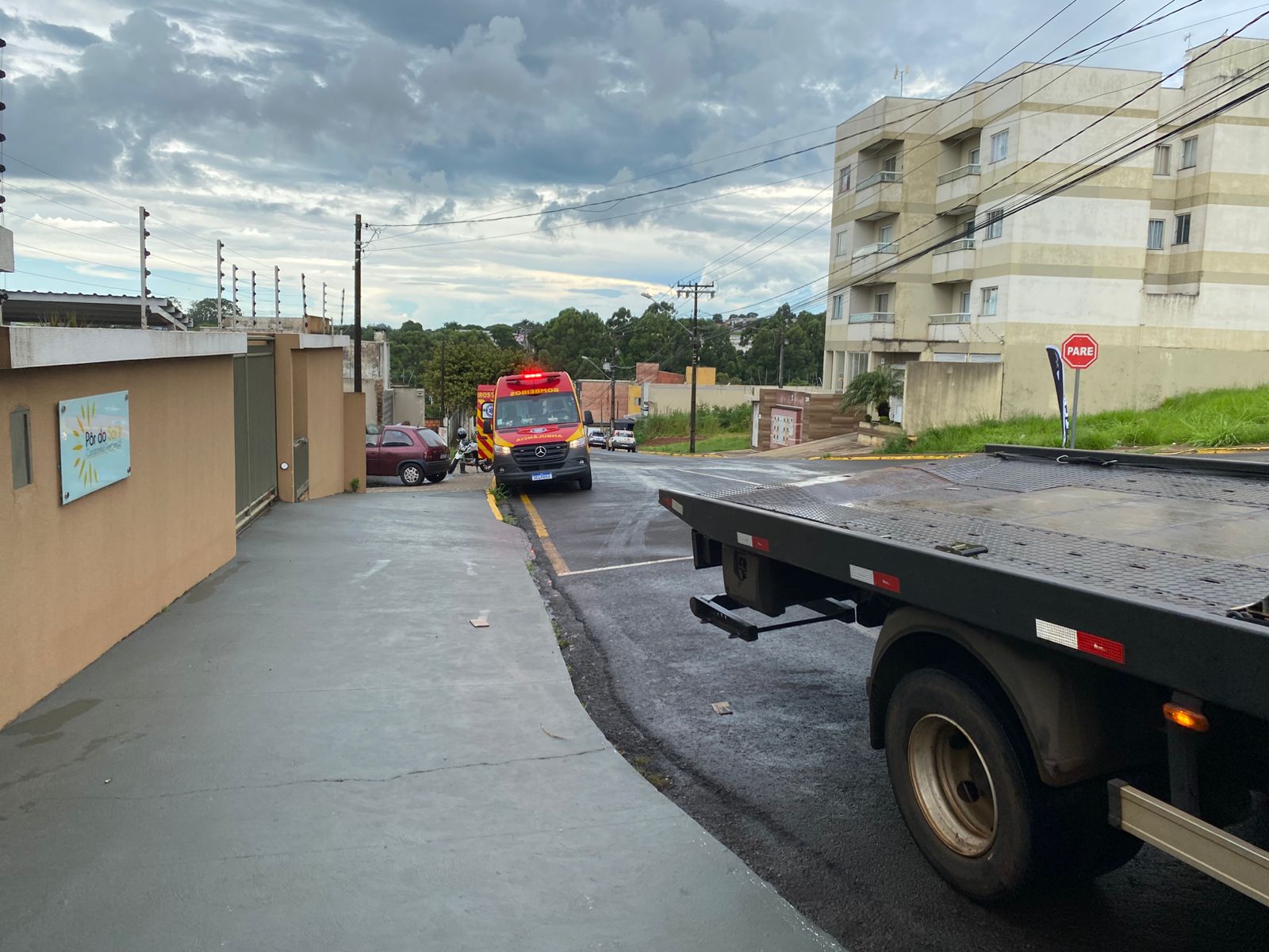 Motociclista tem suspeita de fratura após acidente em Apucarana