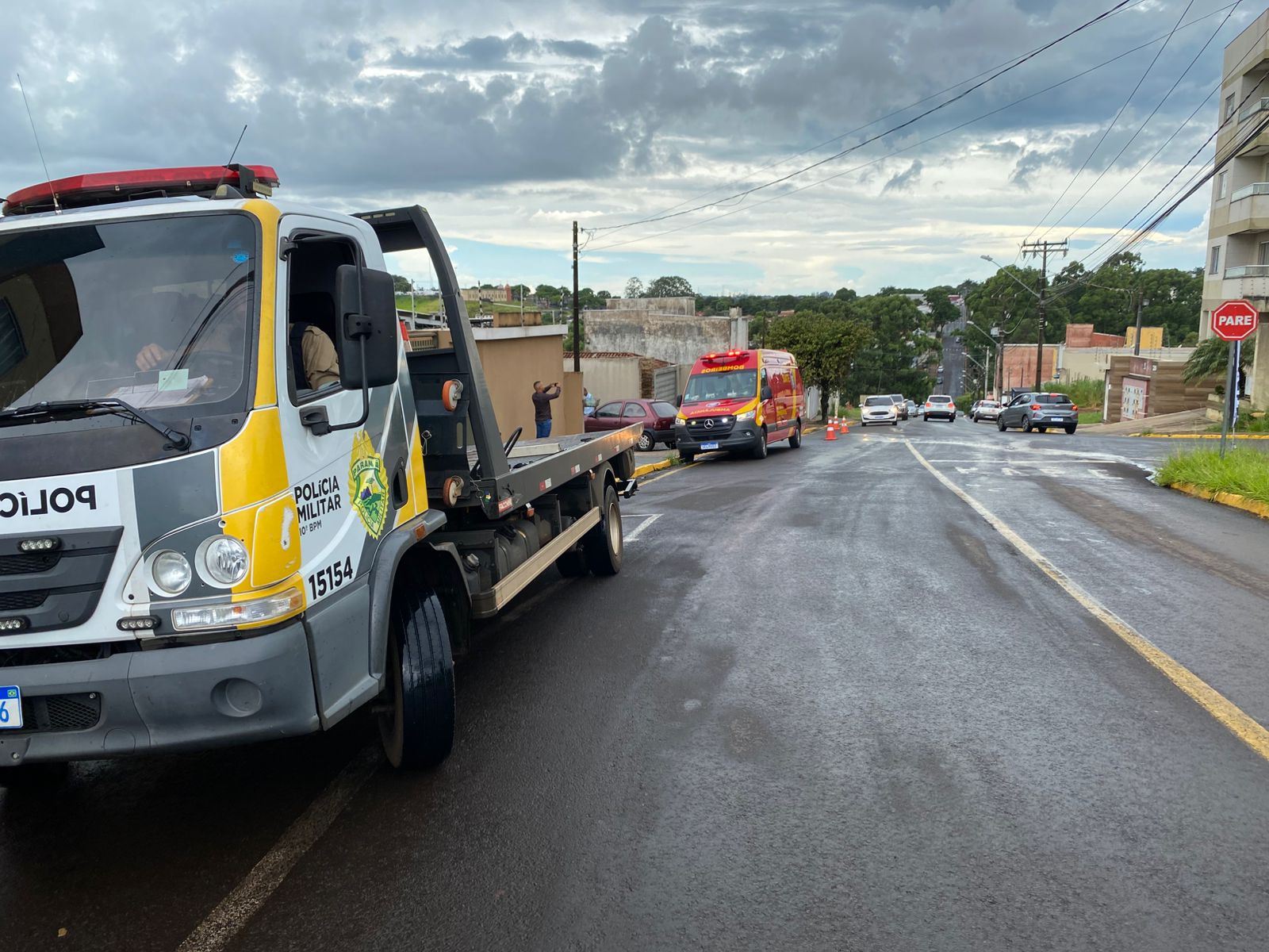 Motociclista tem suspeita de fratura após acidente em Apucarana