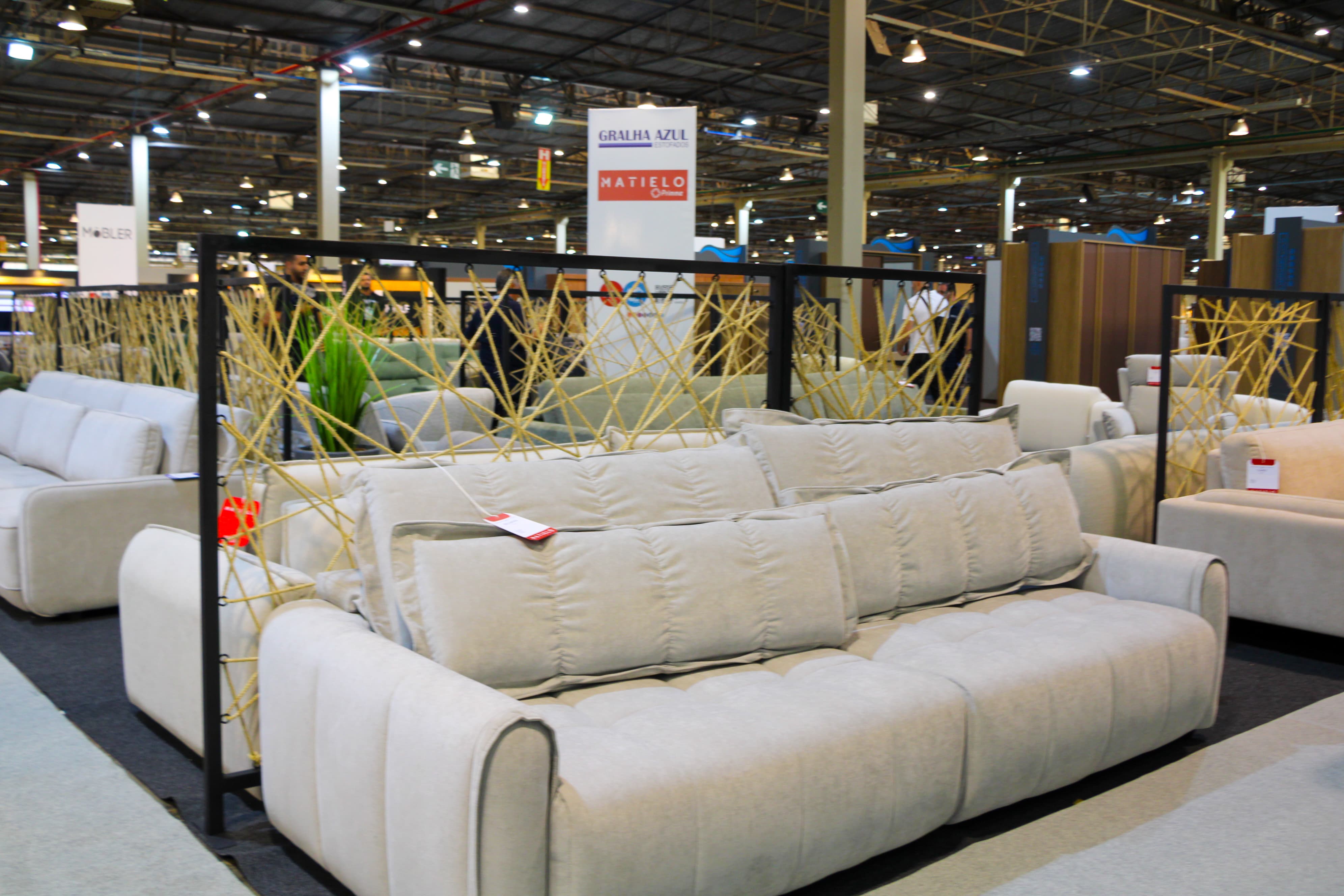 Movelpar movimenta Arapongas com novas tendências do setor; veja fotos