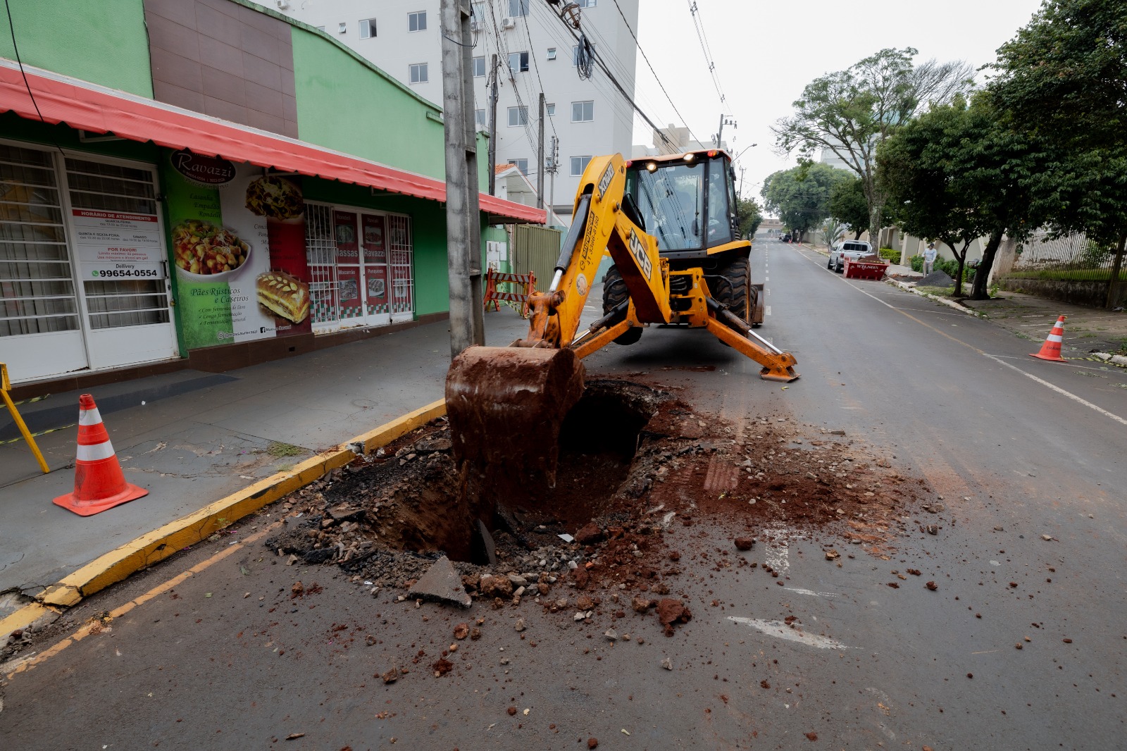 Obra provoca interdição na Rua Clotário Portugal em Apucarana