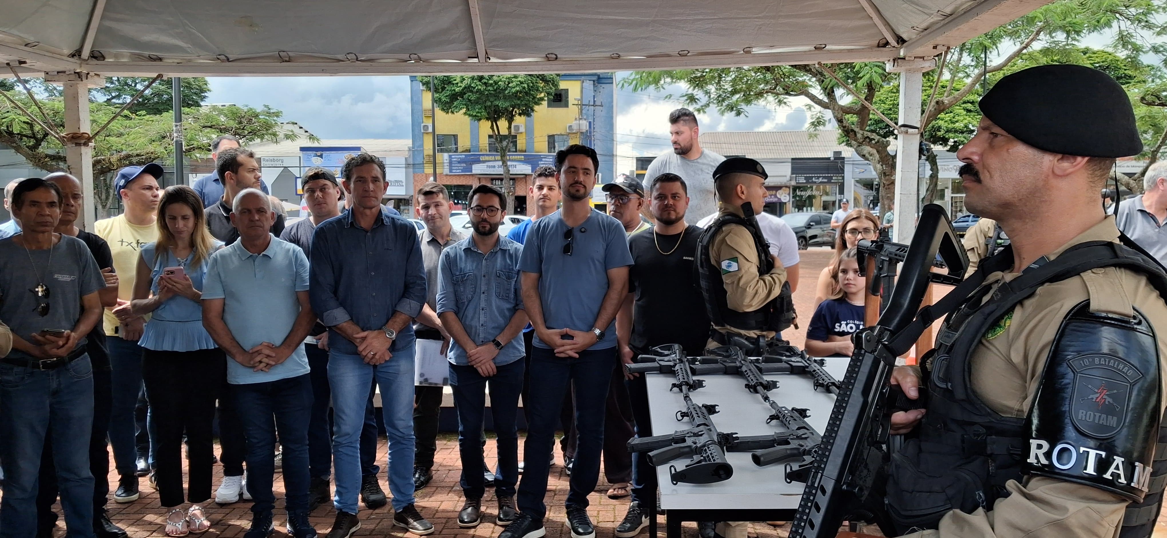 PM de Apucarana recebe 7 fuzis importados dos EUA doados pelo Conseg
