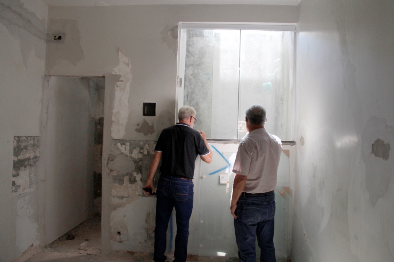 Prefeito Ditão e vice Inei na obra