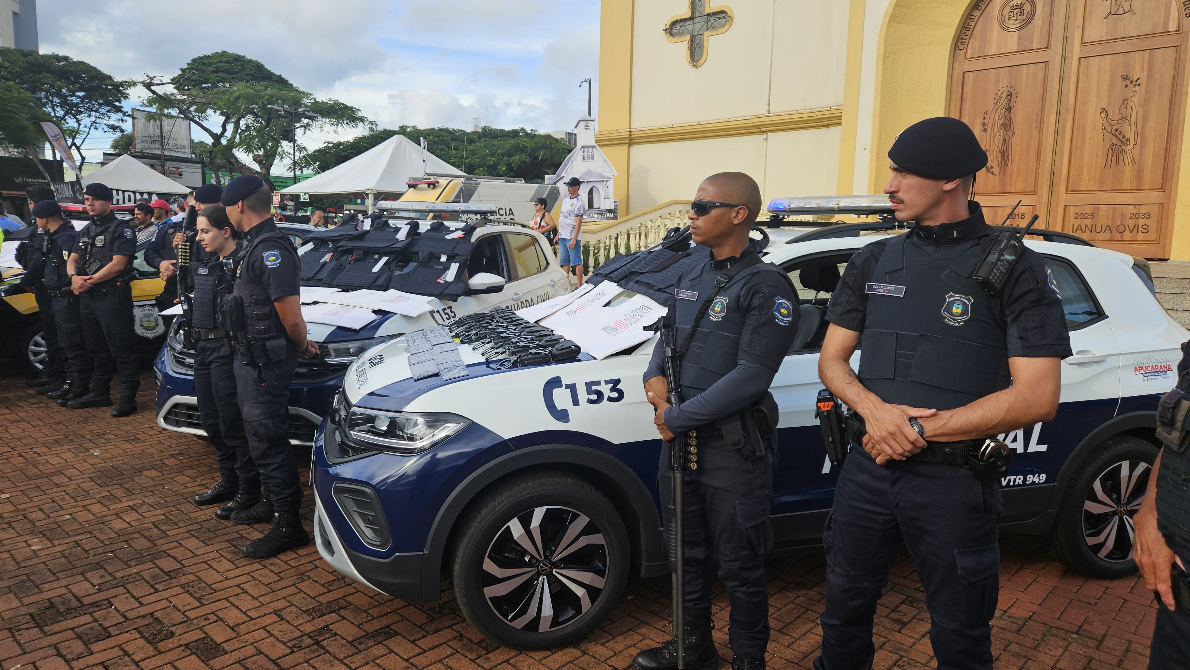 Prefeito Rodolfo Mota entrega equipamentos para a Guarda Municipal