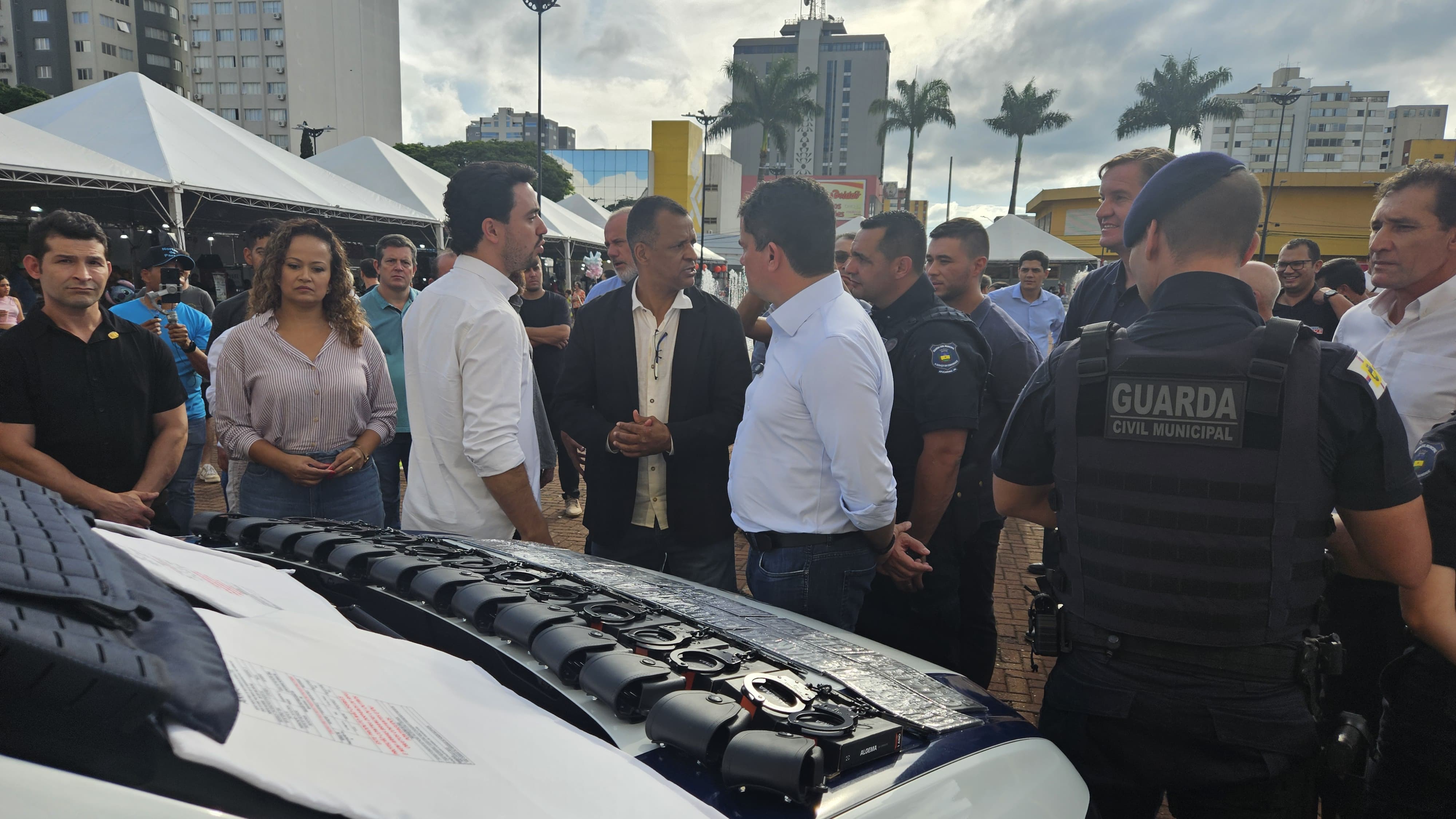 Prefeito Rodolfo Mota entrega equipamentos para a Guarda Municipal