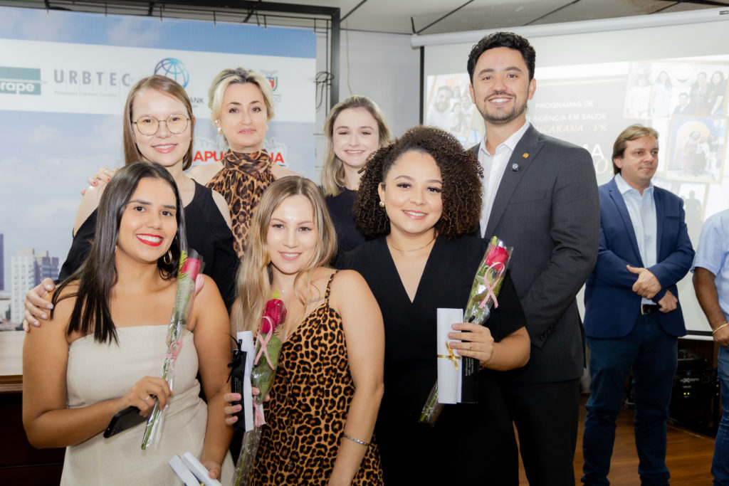 Prefeito lembra que entre os formandos estão enfermeiros, psicólogos, profissionais de educação física, nutricionistas, dentistas, fisioterapeutas e assistentes sociais