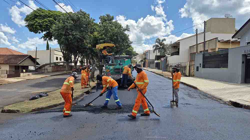 Recapeamento asfáltico em Ivaiporã segue em ritmo acelerado