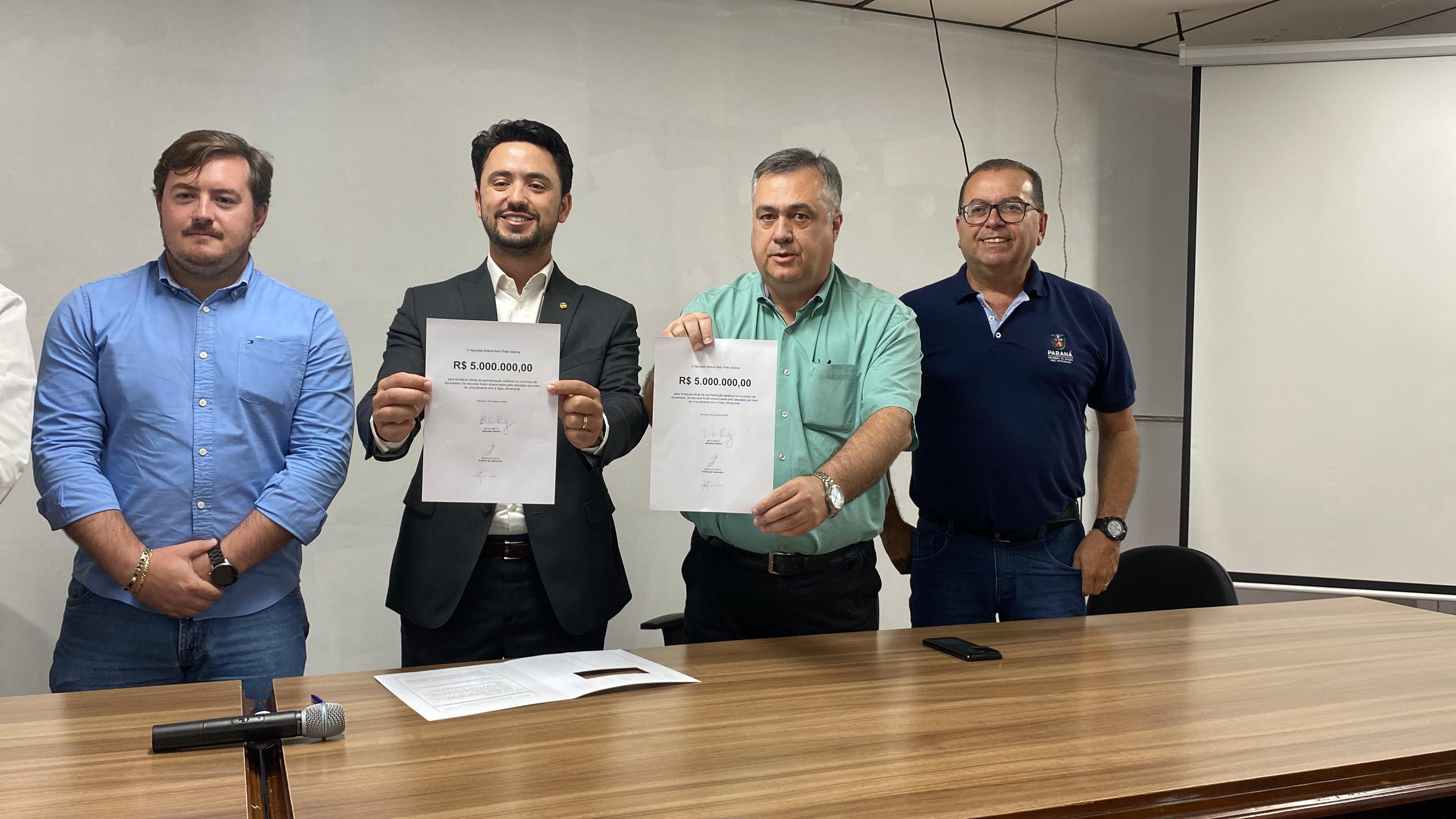 Rodolfo e Beto durante anúncio de recursos