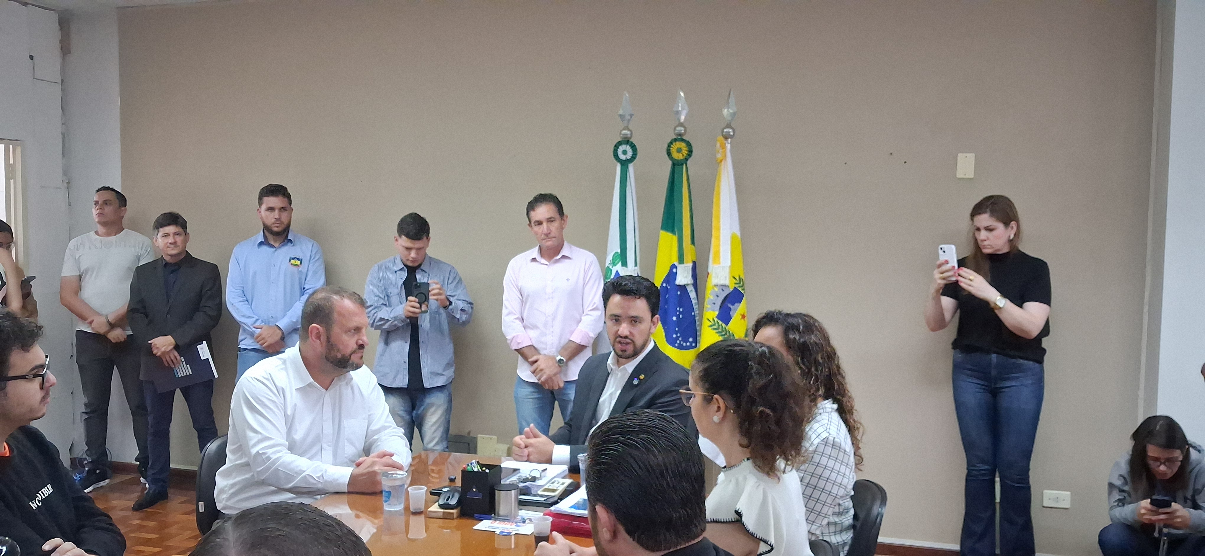 Rogério Carboni anuncia investimentos para construção de duas CMEIs