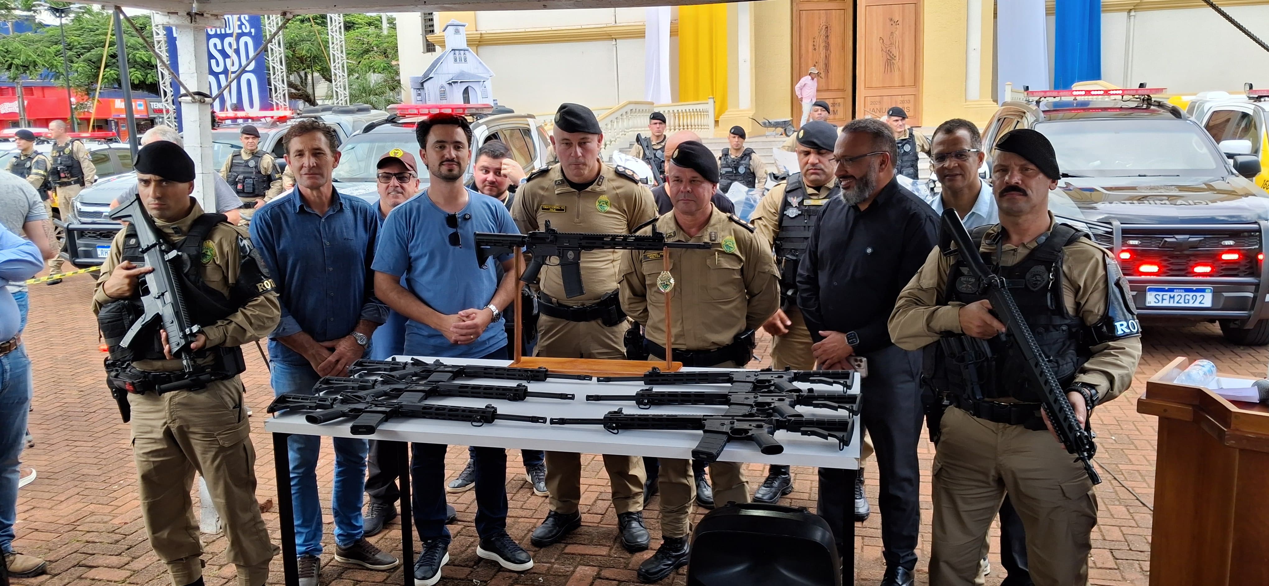 Sete fuzis foram doados pelo Conseg de Apucarana