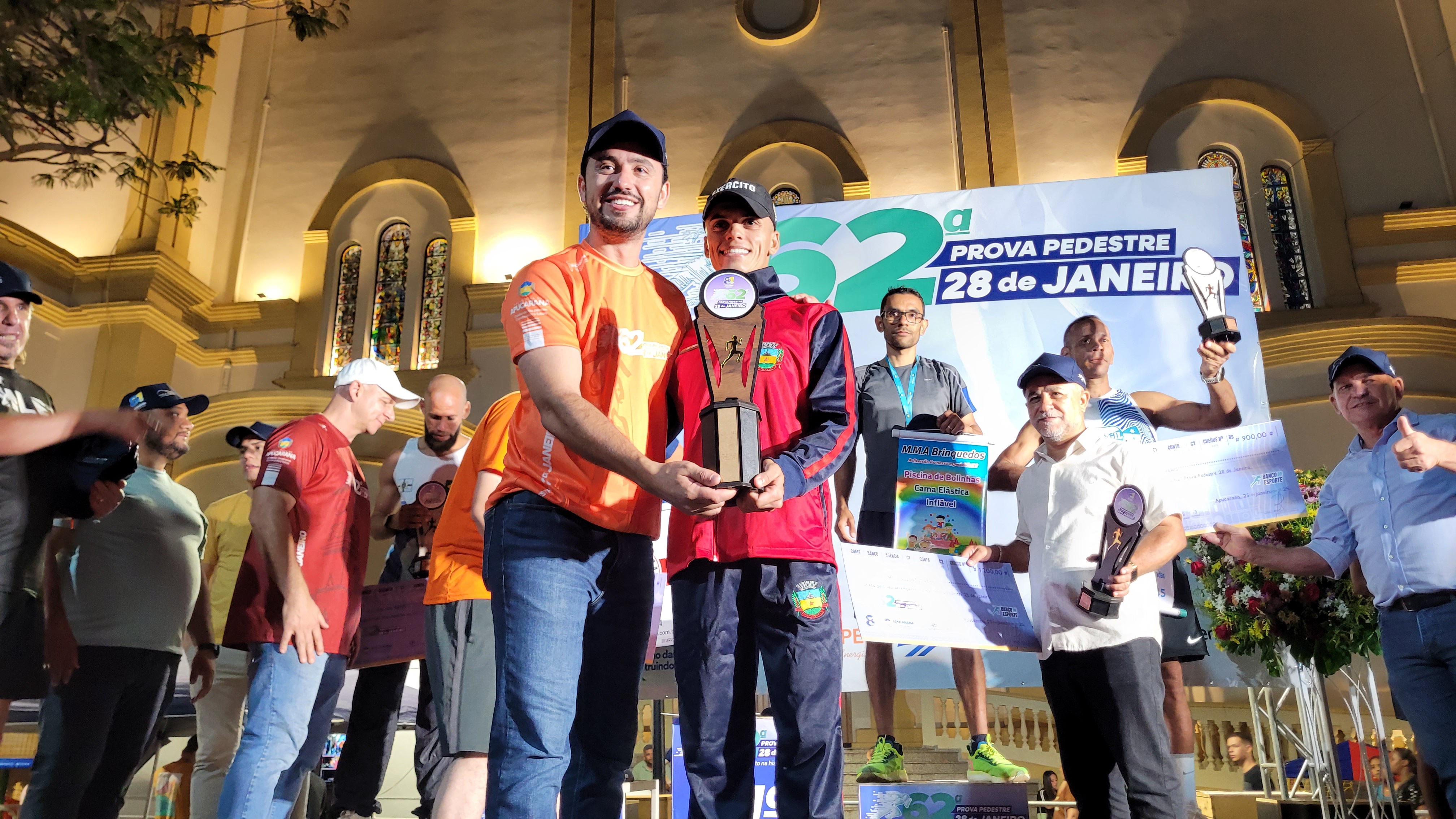 Tanzaniano Joseph Panga vence 10 km da Prova 28; fotos dos campeões