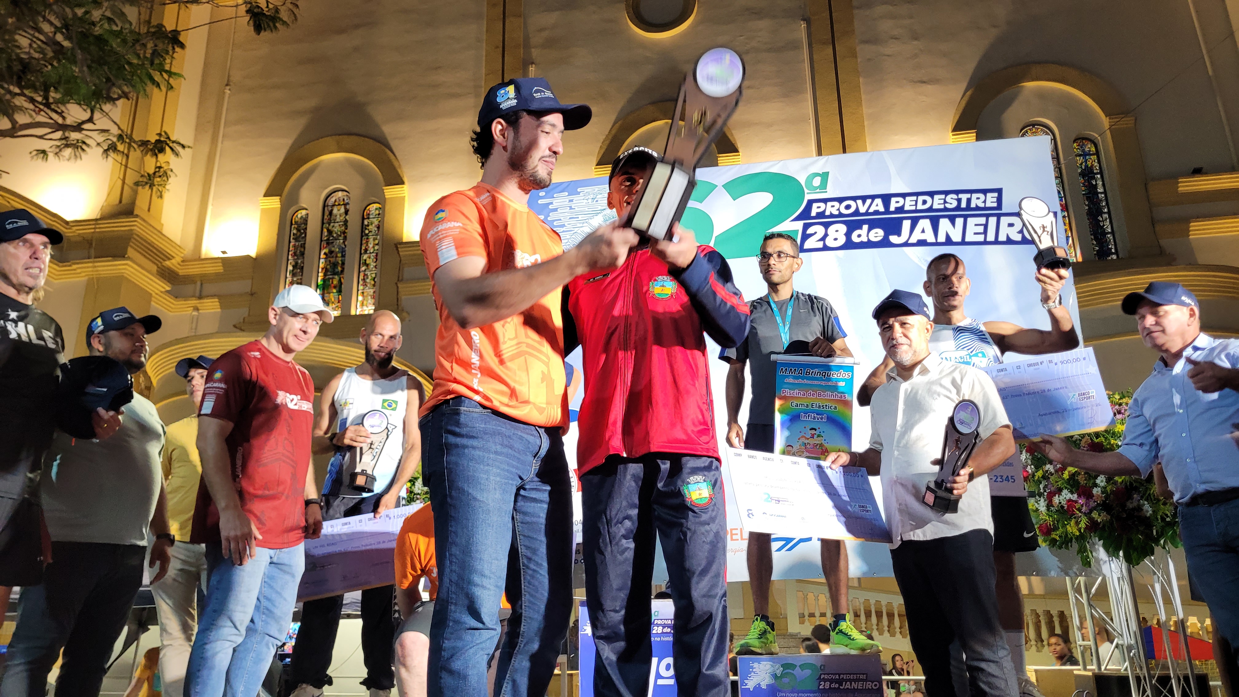 Tanzaniano Joseph Panga vence 10 km da Prova 28; fotos dos campeões