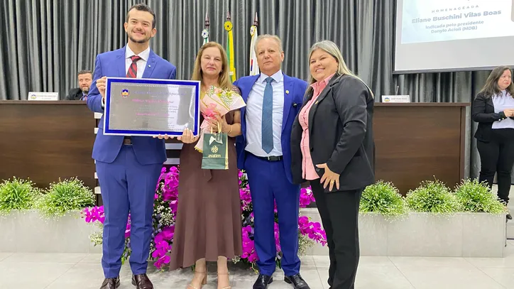 Câmara entrega 'Prêmio Mulher Destaque' para onze homenageadas