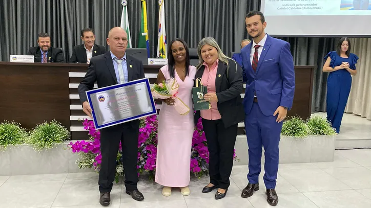 Câmara entrega 'Prêmio Mulher Destaque' para onze homenageadas