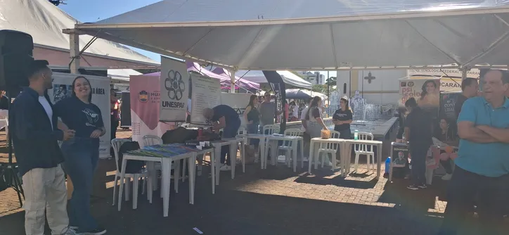 Feirão de Empregos reúne grande público no centro de Apucarana; veja