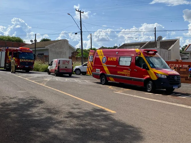 Jovens em moto ficam feridas após acidente de trânsito em Apucarana