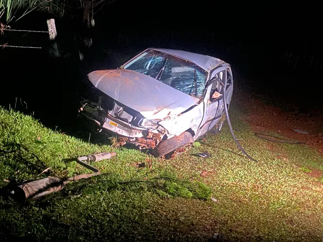 Mecânico capota Gol na BR-376 em Apucarana e anda 1km para pedir ajuda