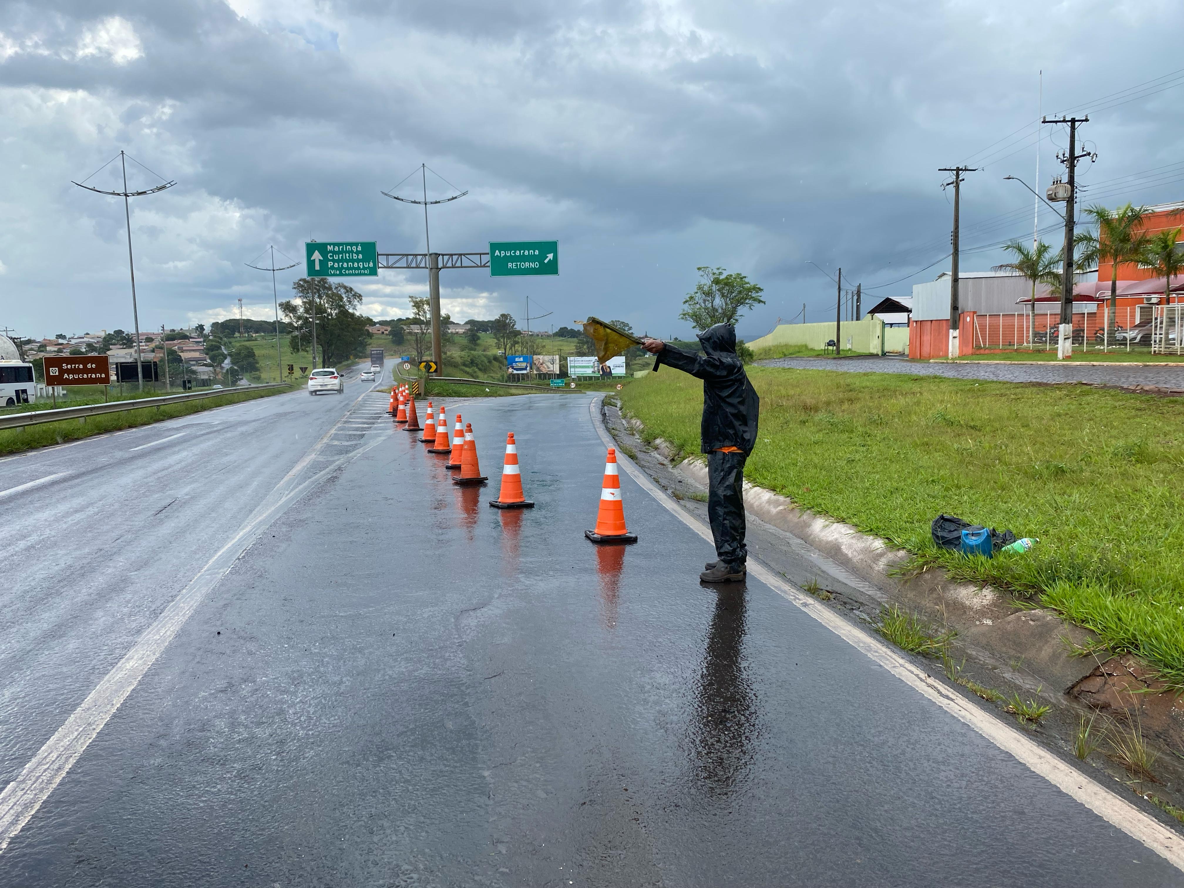 Acesso a Apucarana pela Avenida Brasil foi bloqueado para obras para quem vem de Arapongas