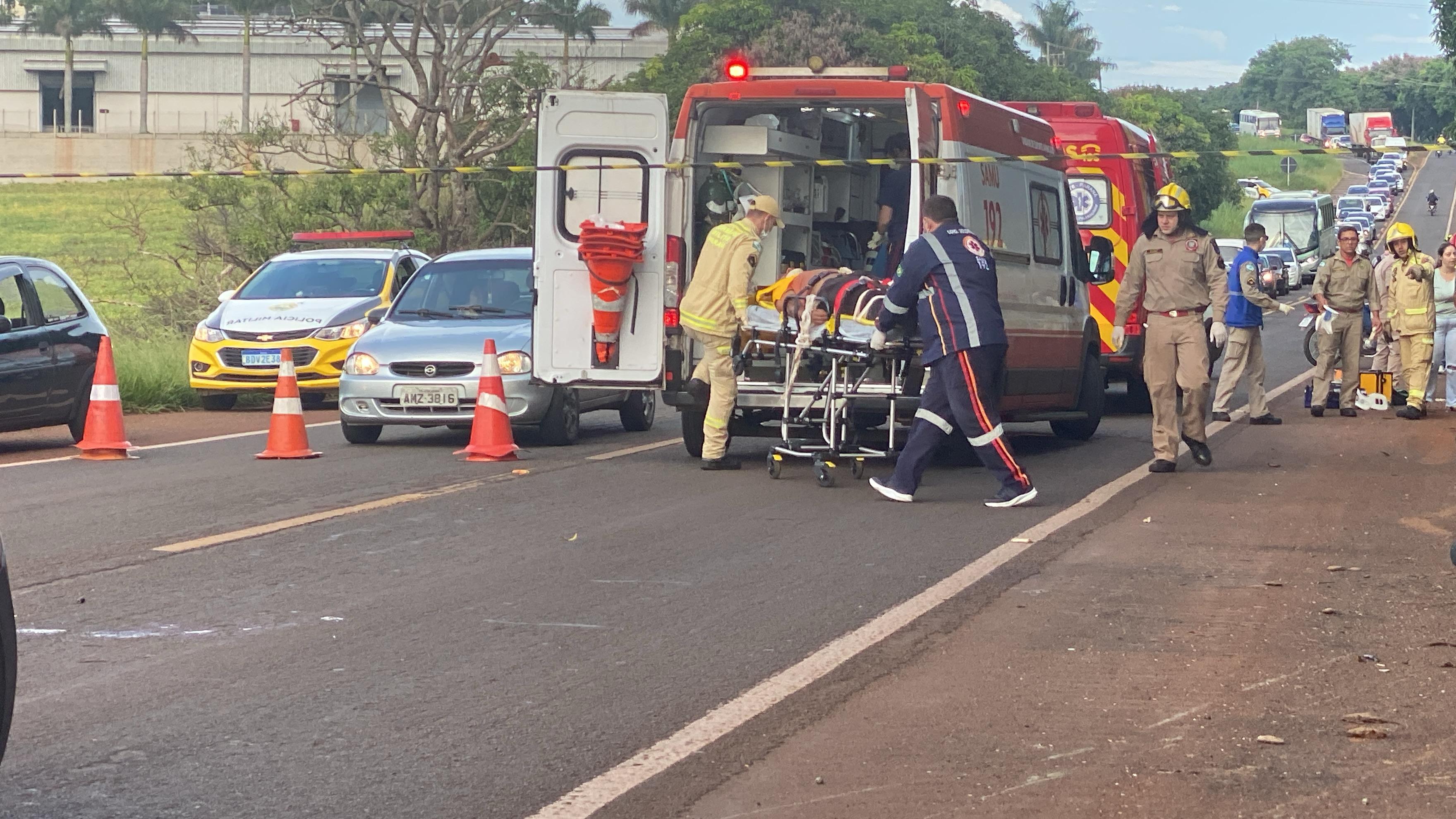 Acidente deixa dois motociclistas feridos na BR-369 em Apucarana