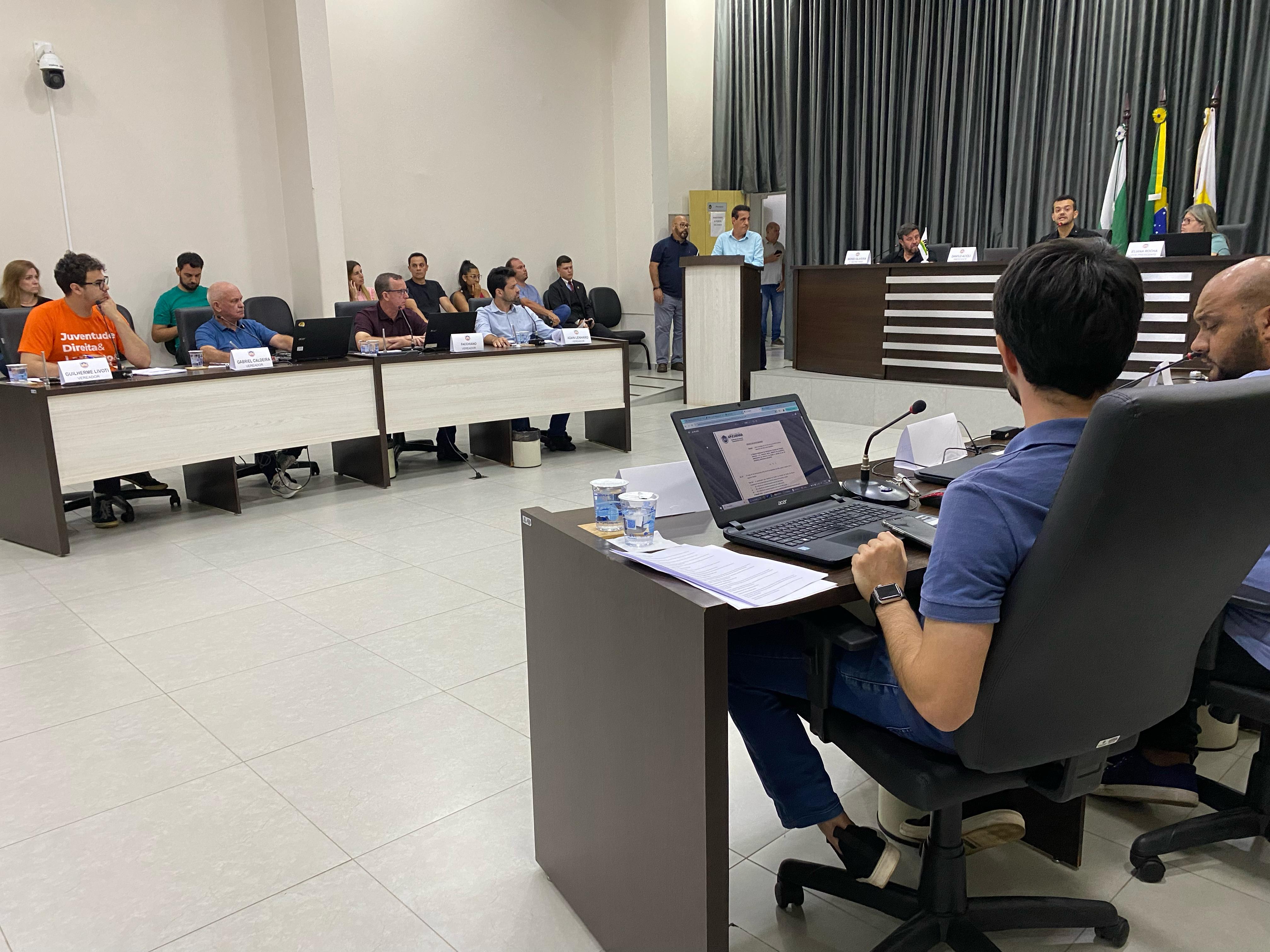 Câmara aprova salário mínimo dos servidores e novas gratificações