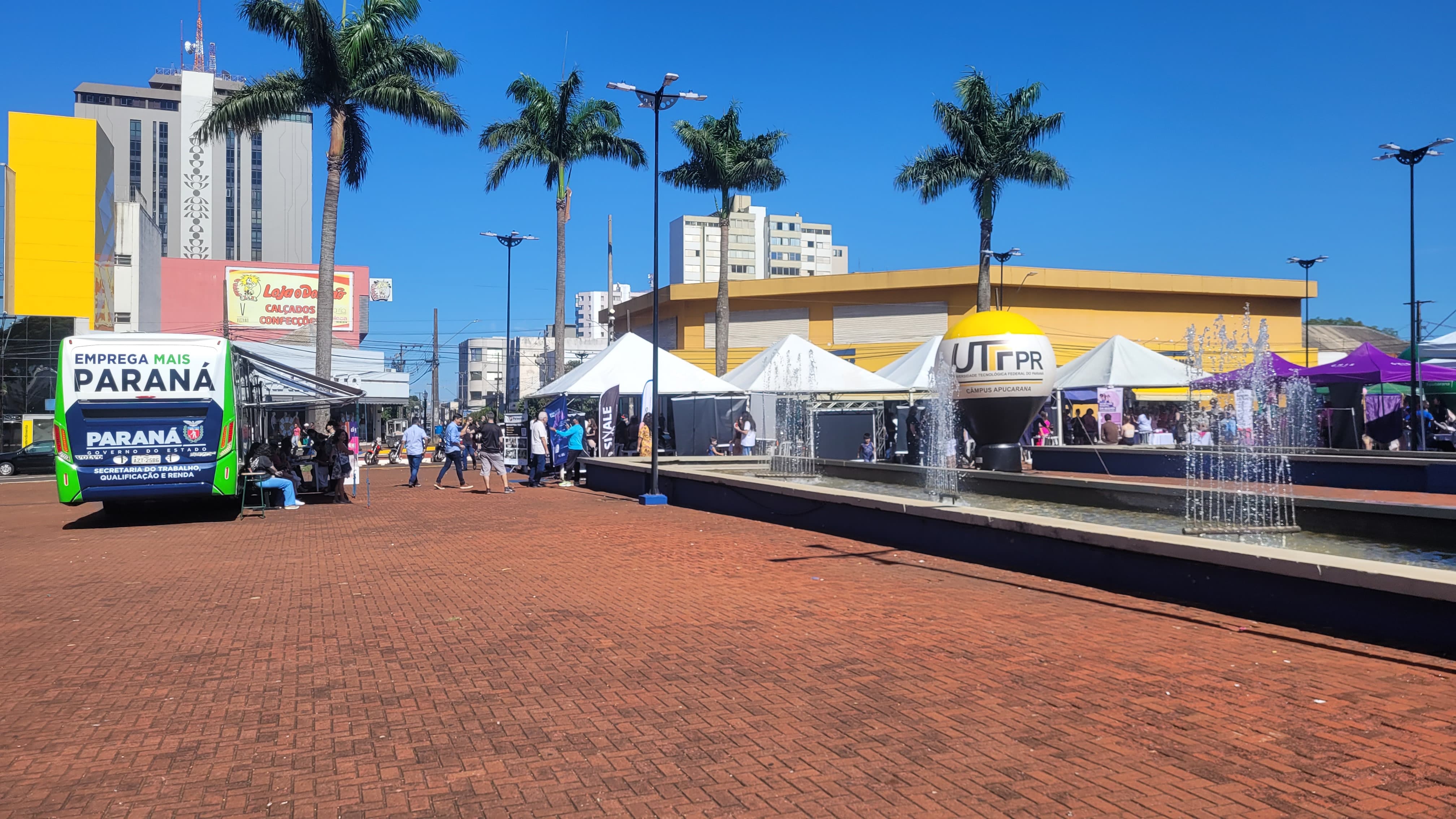 Feirão de Empregos reúne grande público no centro de Apucarana; veja