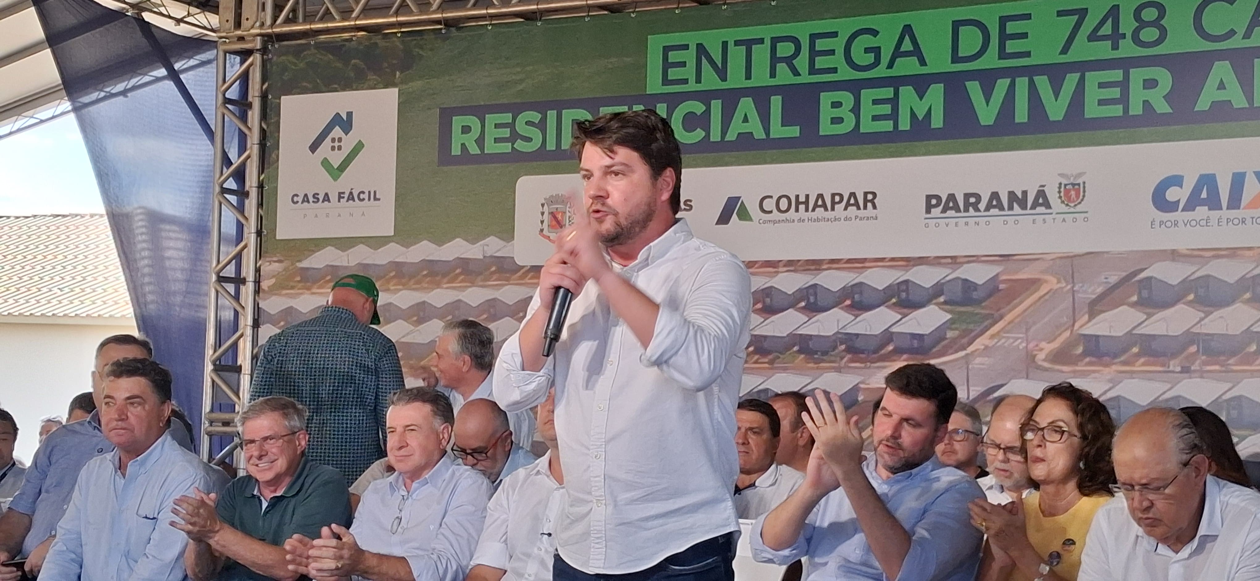 Governador Ratinho Junior inaugura 748 moradias em Arapongas