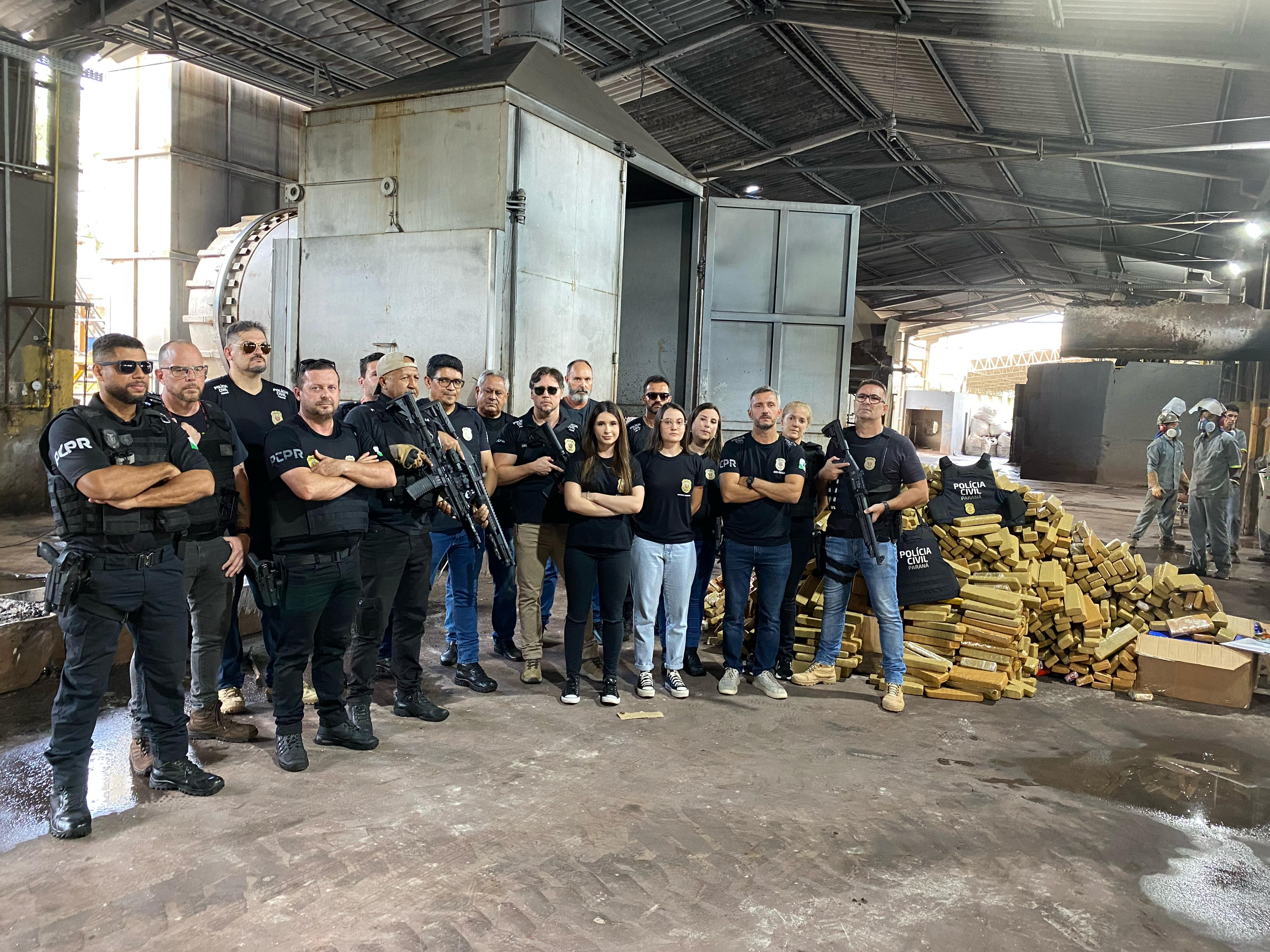 Polícia Civil de Apucarana incinera mais de duas toneladas de drogas