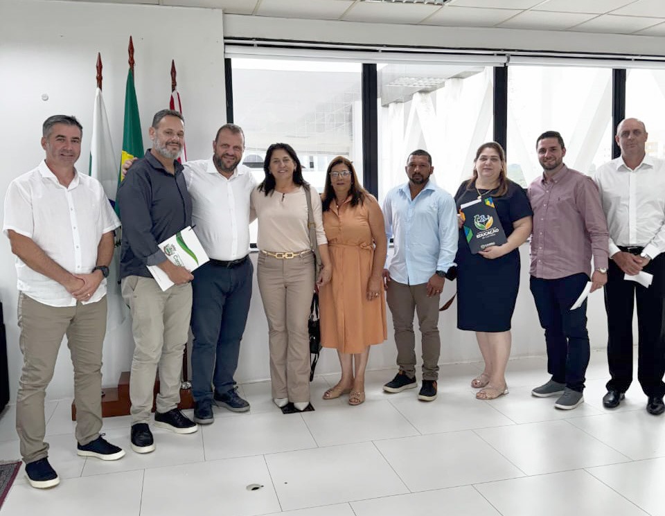 Prefeita Ana Lúcia e vereadores vão a Curitiba em busca de recursos