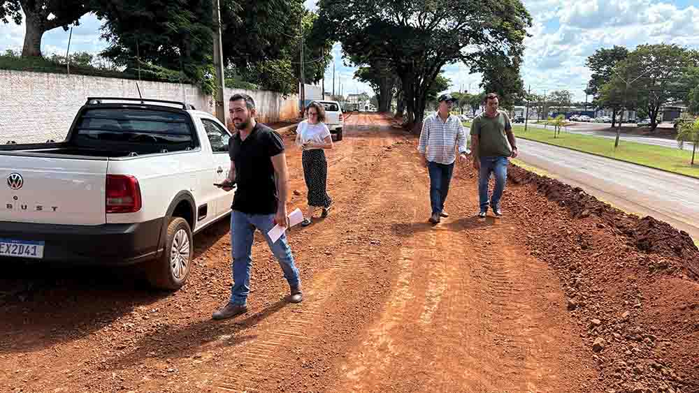 Prefeito Carlos Gil acompanha obras de revitalização no Complexo Esportivo de Ivaiporã