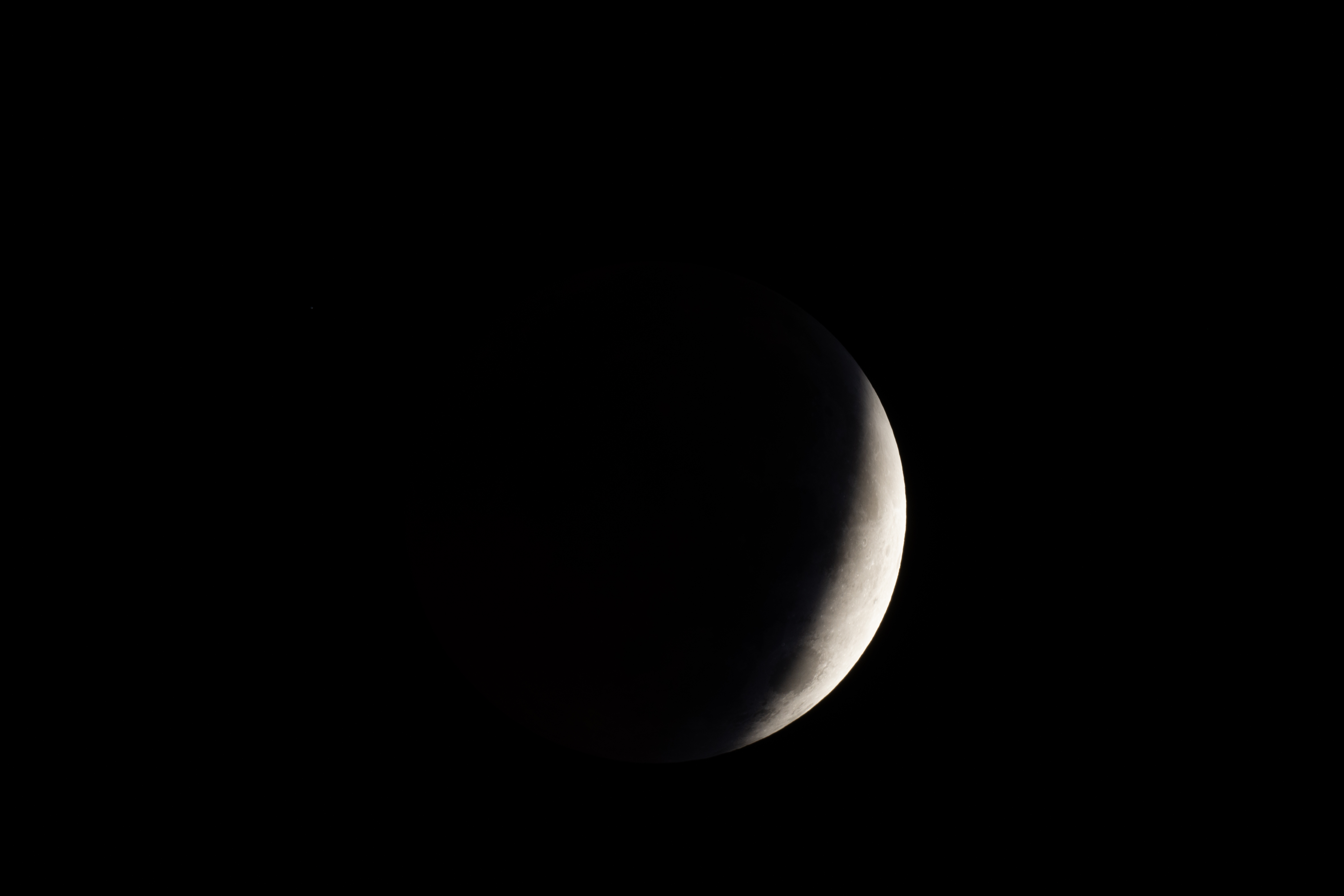 Veja registros do eclipse lunar feitos por professor de Apucarana