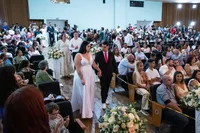 Casamento coletivo ocorreu neste sábado no Cine Teatro