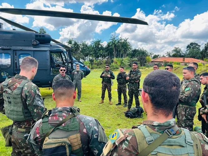 30º BIMec de Apucarana faz operação de treinamento com helicópteros