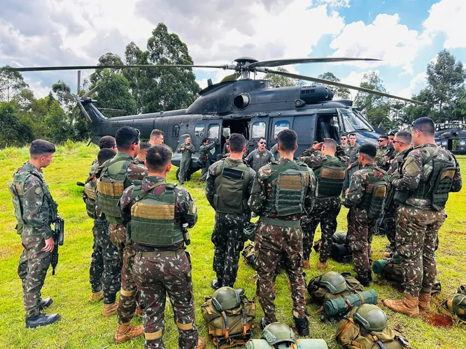 30º BIMec de Apucarana faz operação de treinamento com helicópteros