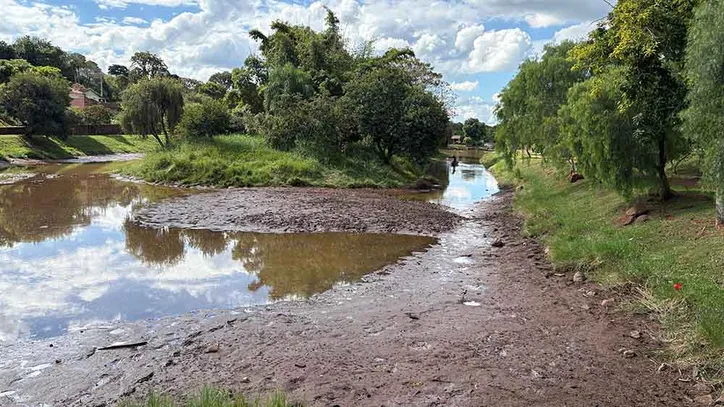 Desassoreamento do Lago das Flores atrai pescadores em Ivaiporã