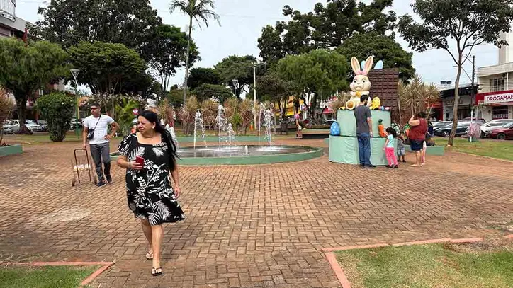 Ivaiporã dá início à programação da Páscoa com a chegada do Coelhinho