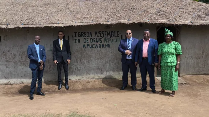 Pastores de Apucarana retornam ao Brasil depois de missão na África
