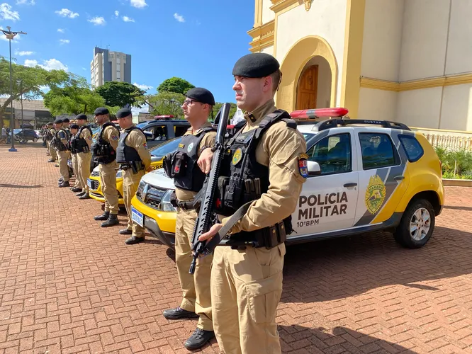 Policiais no lançamento da operação